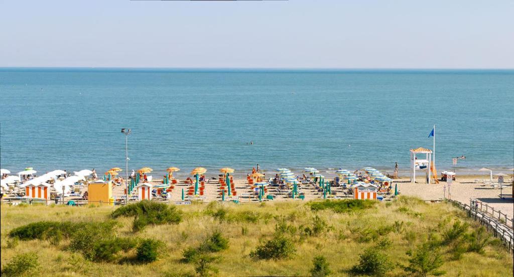 Hotel Bertha Fronte Mare リド・ディ・イエゾロ エクステリア 写真