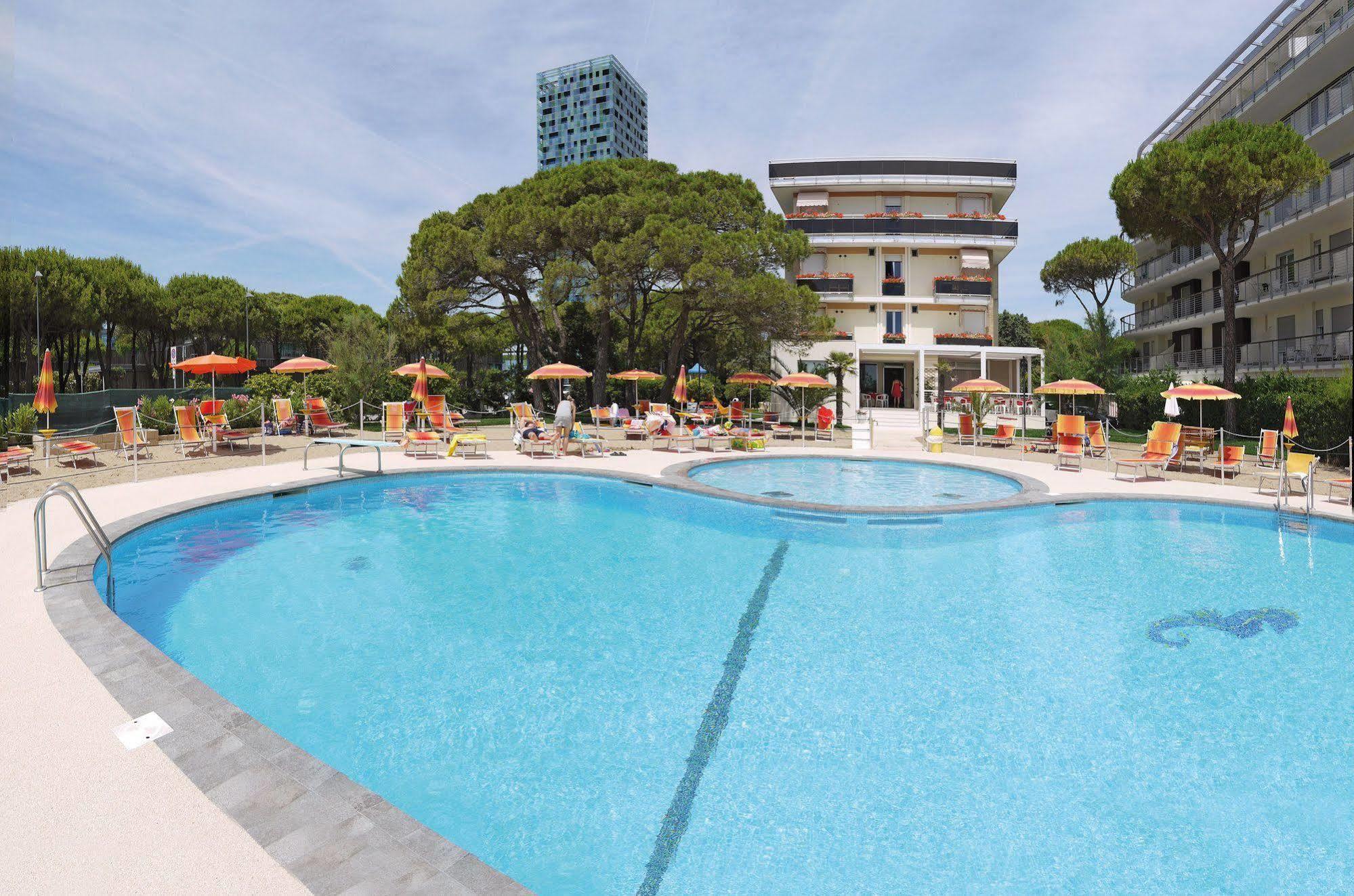 Hotel Bertha Fronte Mare リド・ディ・イエゾロ エクステリア 写真