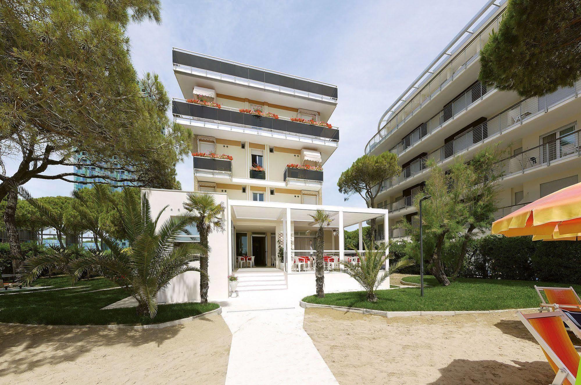 Hotel Bertha Fronte Mare リド・ディ・イエゾロ エクステリア 写真