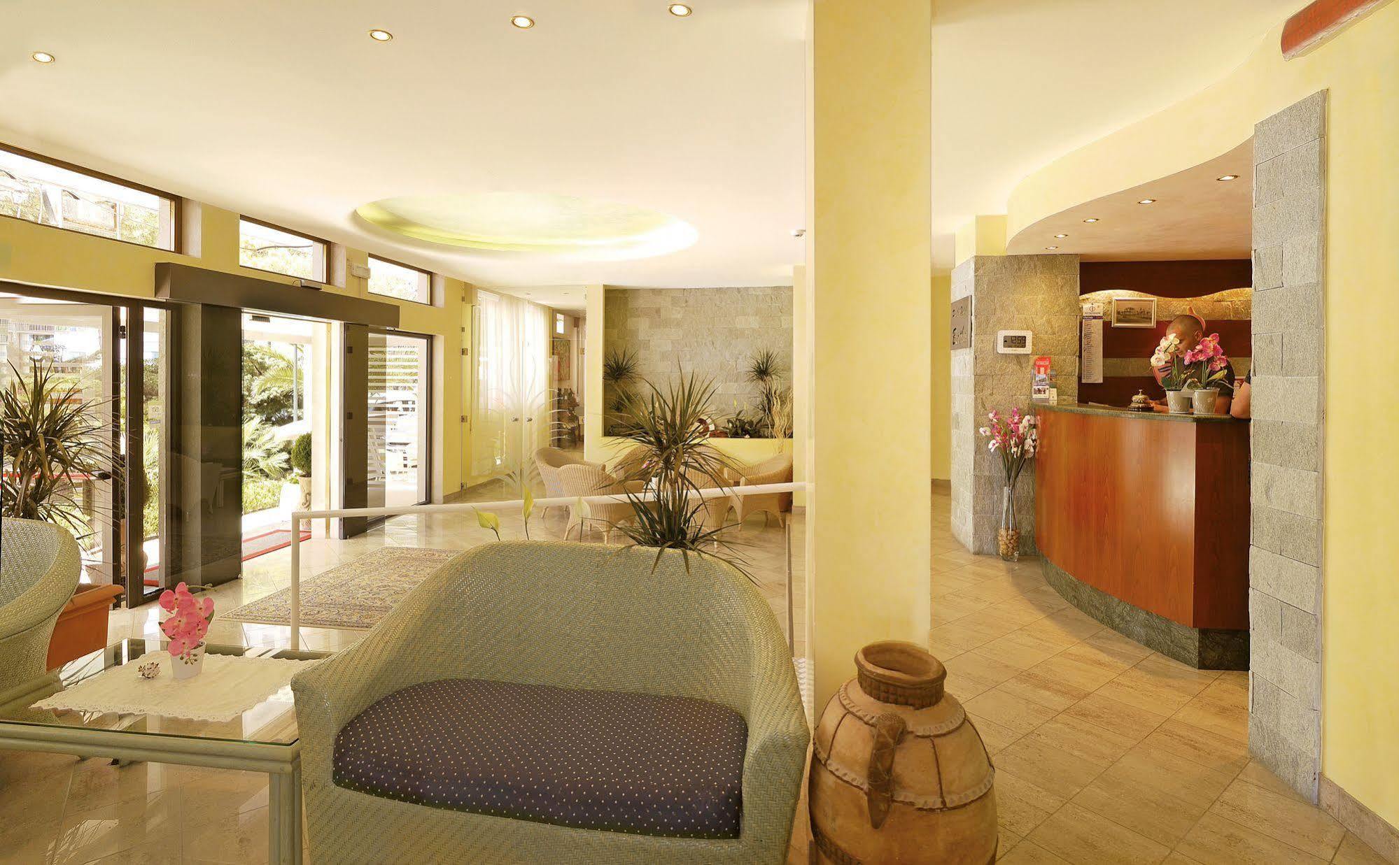 Hotel Bertha Fronte Mare リド・ディ・イエゾロ エクステリア 写真