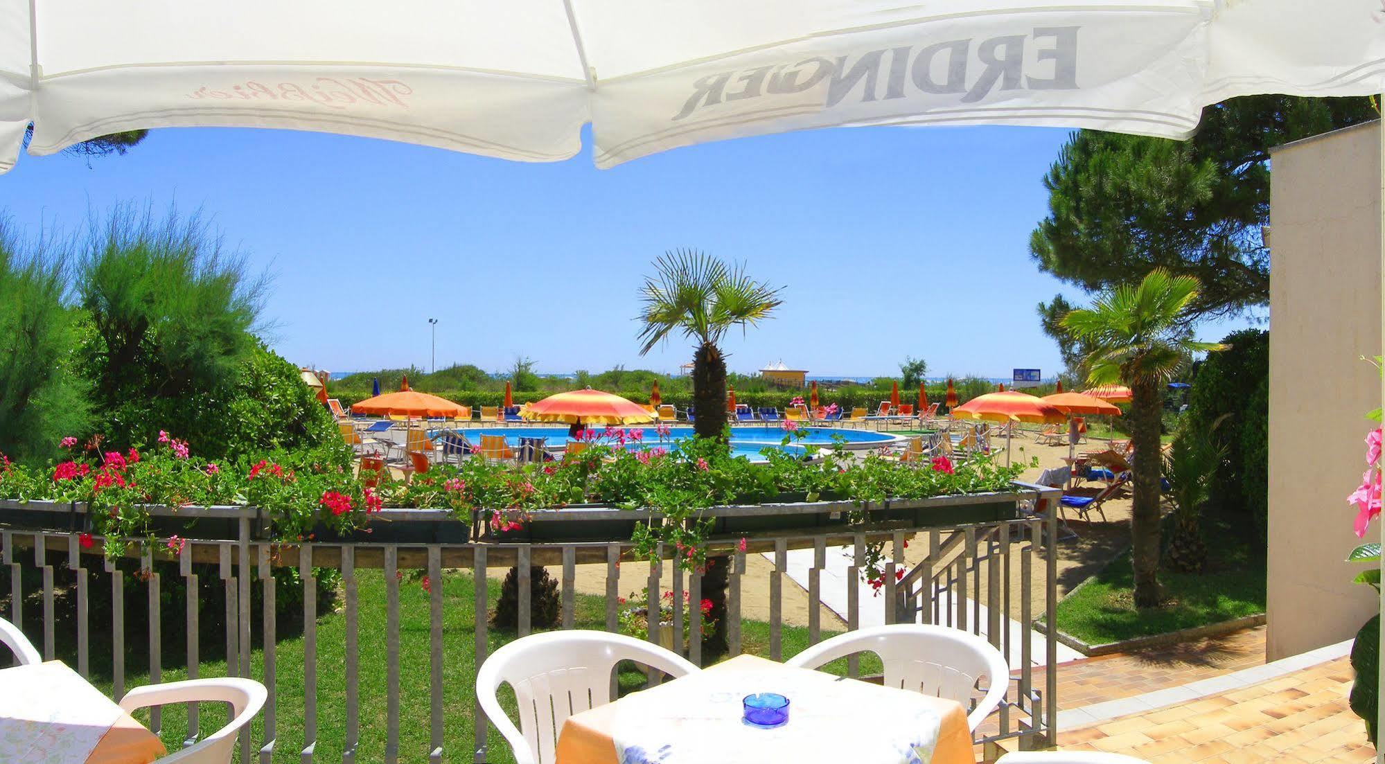 Hotel Bertha Fronte Mare リド・ディ・イエゾロ エクステリア 写真